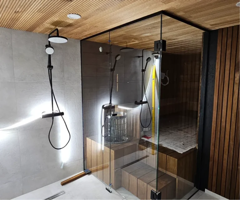 saunan ja kylpyhuoneen lasit ja lasiseinät